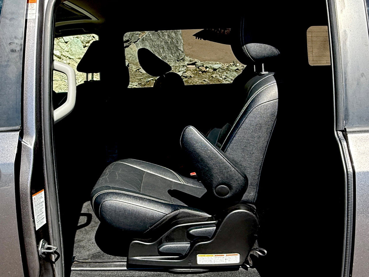 Used 2015 Toyota Sienna SE image 12