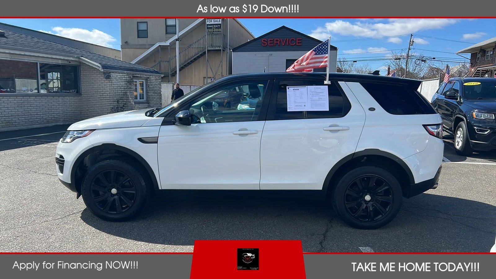Used 2016 Land Rover Discovery Sport SE image 2