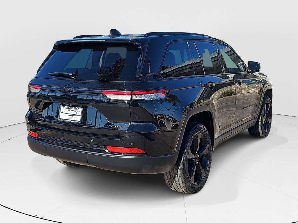 Used 2023 Jeep Grand Cherokee Limited w/ Black Appearance Package image 3
