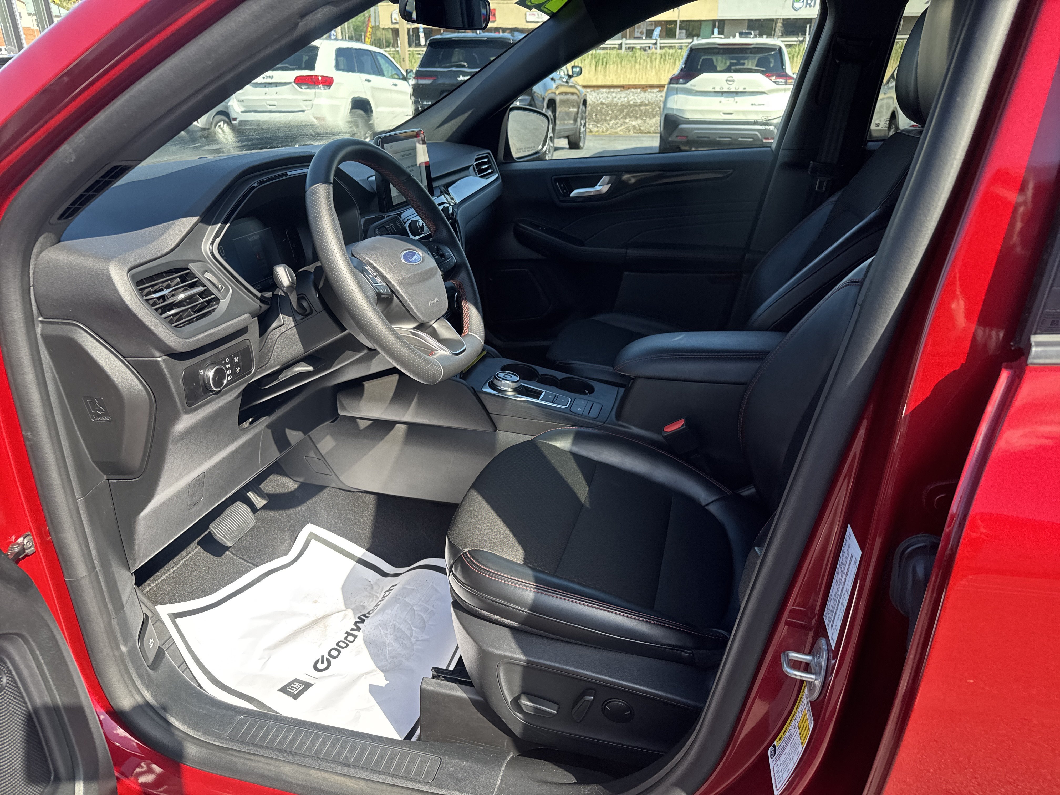 Used 2025 Ford Escape ST-Line AWD/4WD image 15