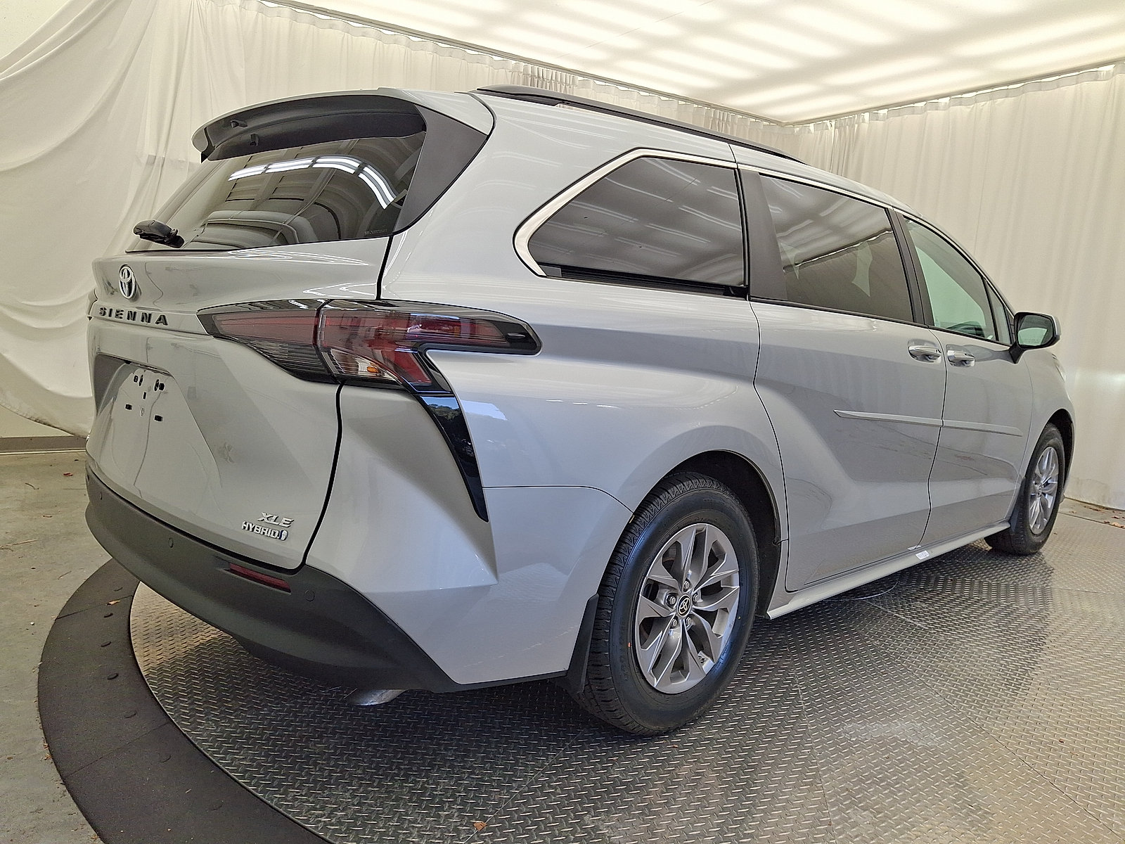 Certified 2024 Toyota Sienna XLE AWD/4WD image 20