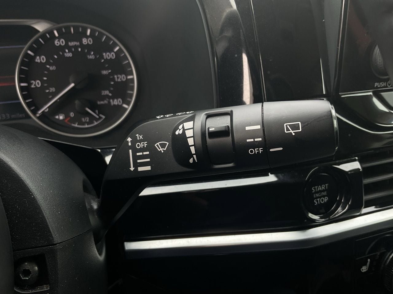 Used 2025 Nissan Pathfinder SV FWD image 36