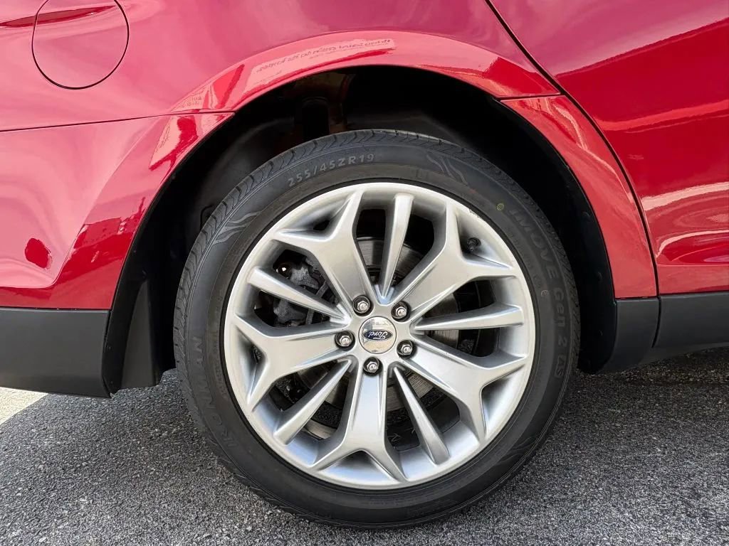 Used 2017 Ford Taurus Limited FWD image 26