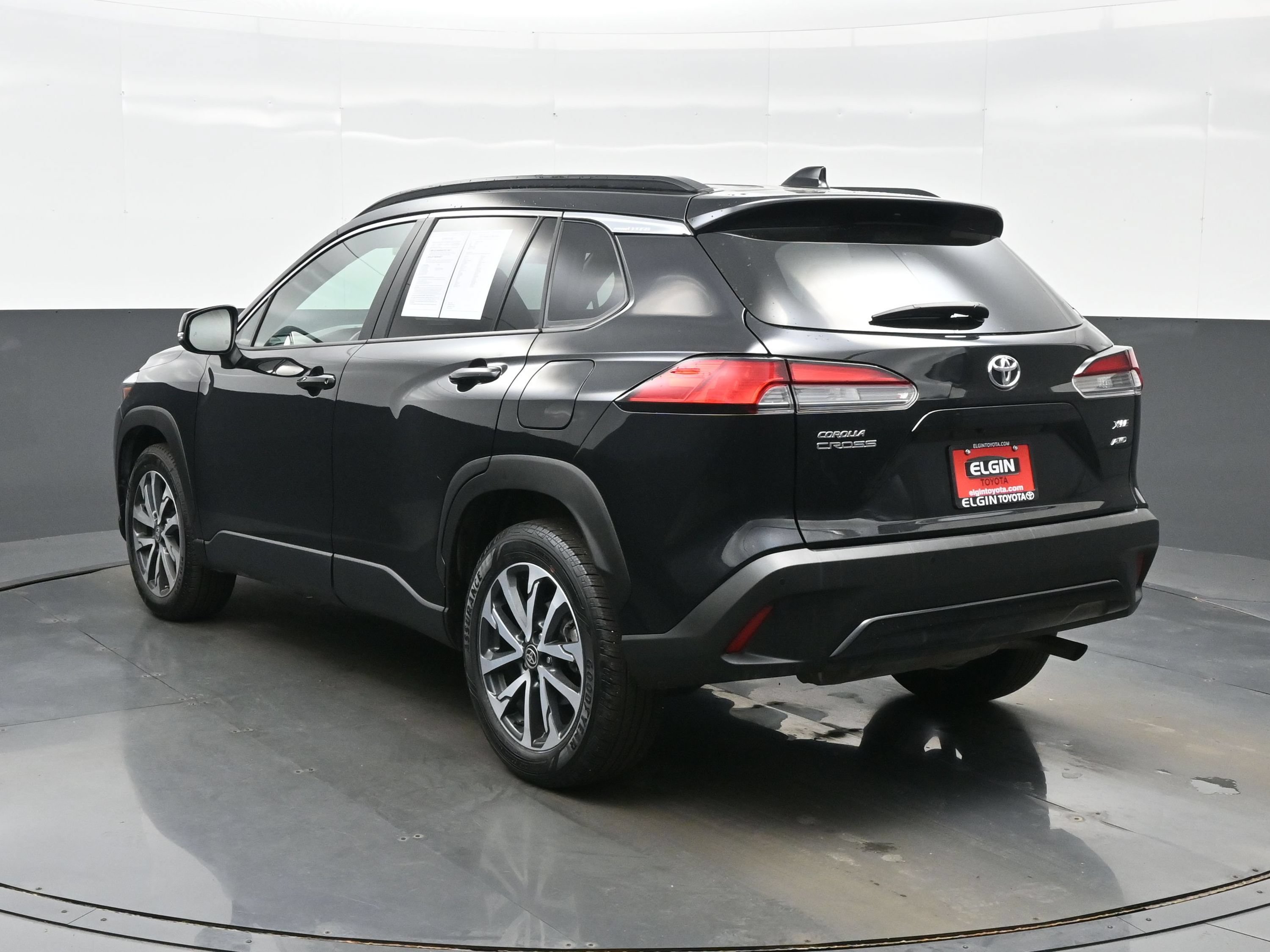 Used 2025 Toyota Corolla Cross XLE AWD/4WD image 4