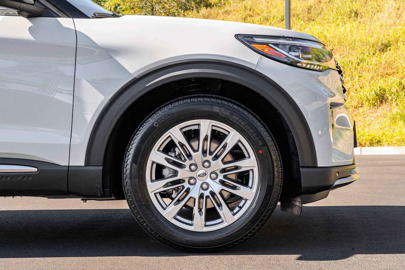 New 2027 Ford Explorer Platinum RWD image 5