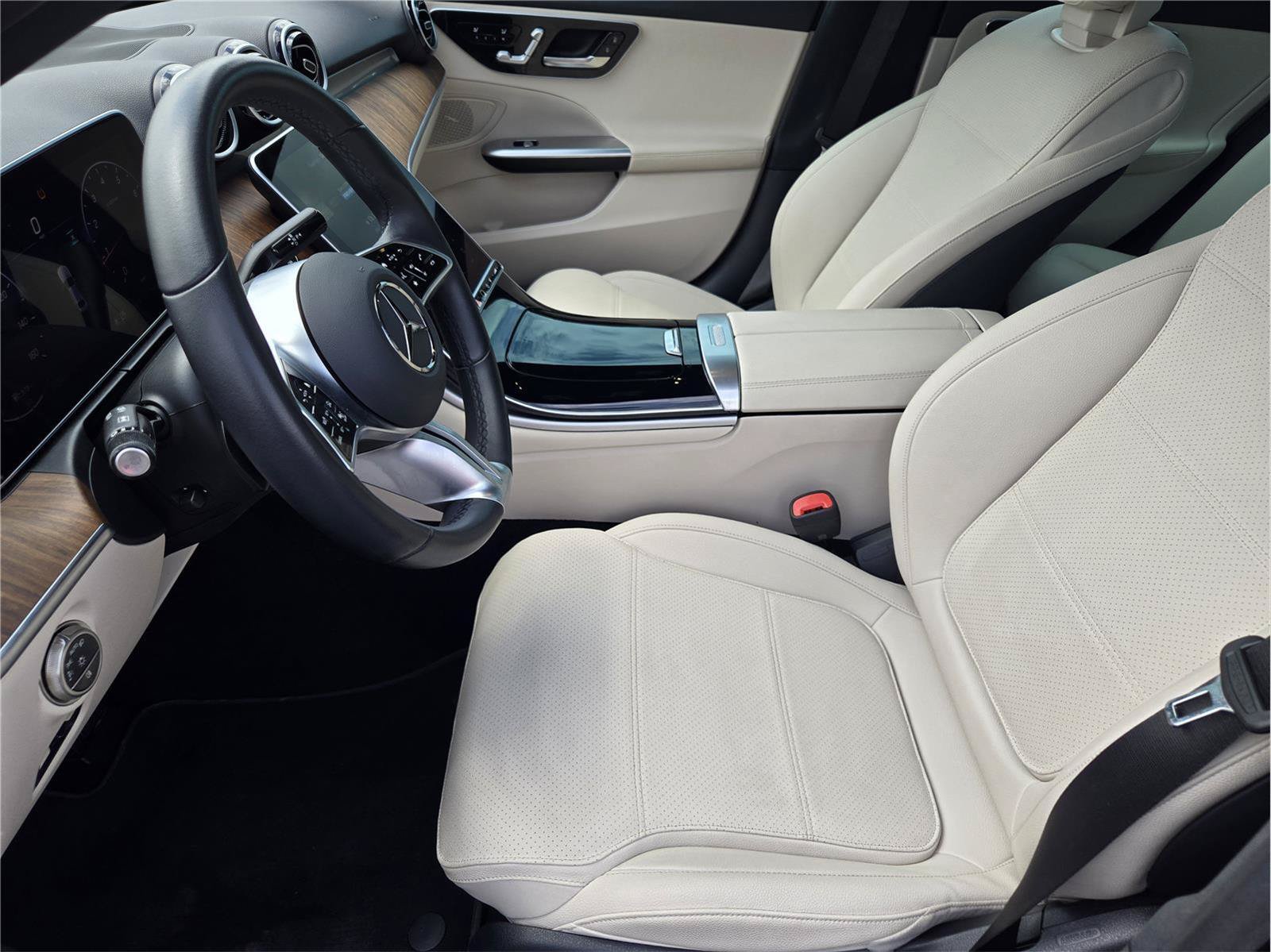 Used 2025 Mercedes-Benz C 300 Sedan image 12