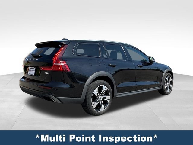 Used 2021 Volvo V60 T5 Cross Country AWD/4WD image 6