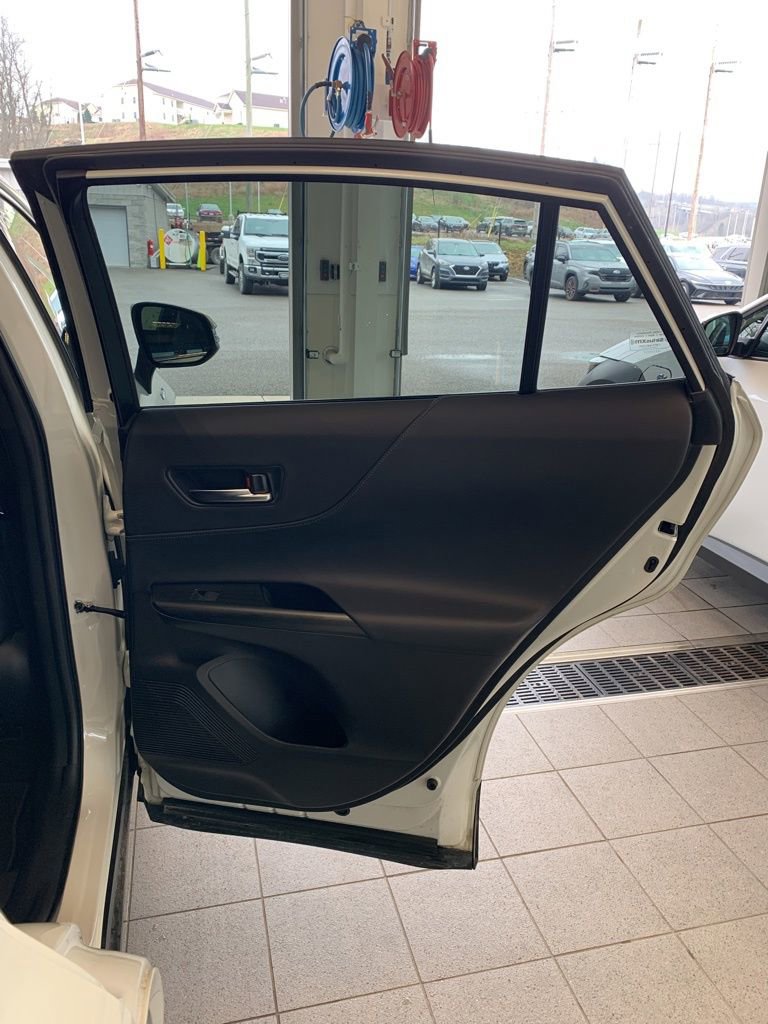 Used 2021 Toyota Venza XLE w/ Softex Package image 15