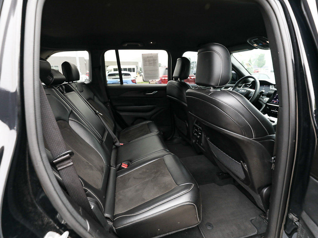 Used 2023 Jeep Grand Cherokee Altitude AWD/4WD image 22