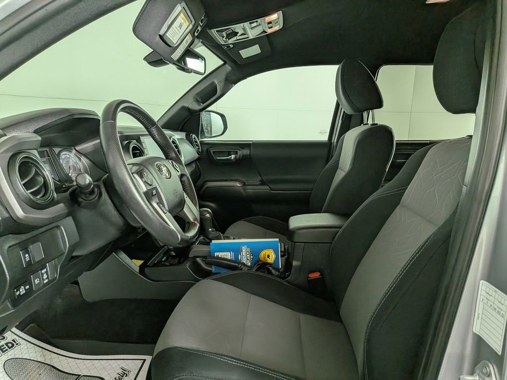 Used 2021 Toyota Tacoma TRD Off-Road image 17