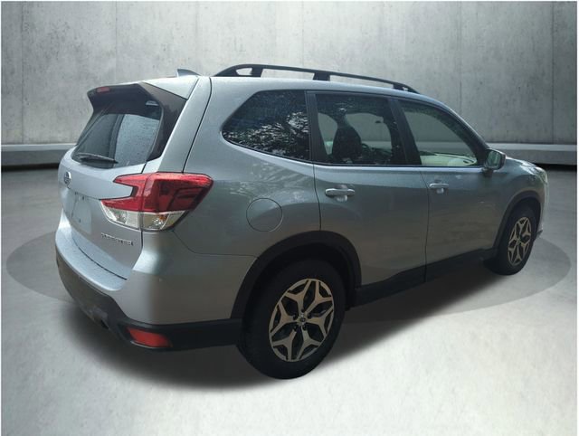 Used 2023 Subaru Forester Premium AWD/4WD image 6