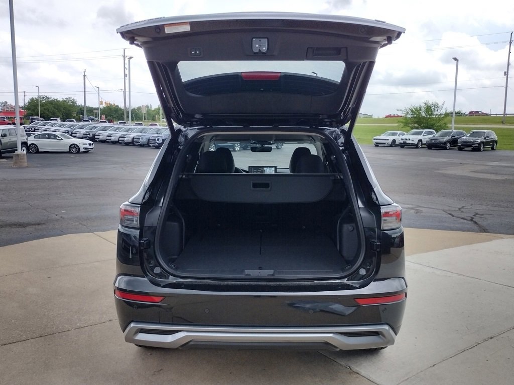 New 2025 Mitsubishi Outlander SE image 17