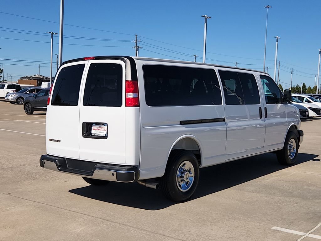 Used 2025 Chevrolet Express 3500 LT w/ LT Preferred Equipment Group image 5