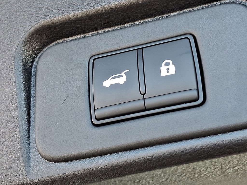 Used 2025 Nissan Rogue SV image 30