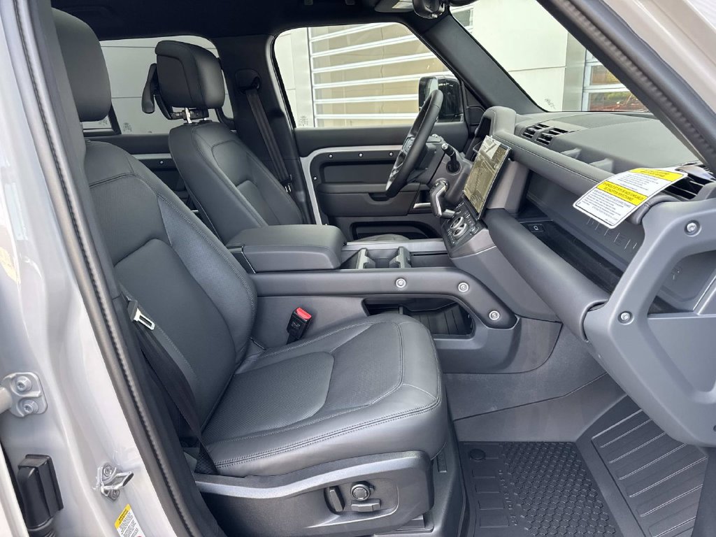 New 2026 Land Rover Defender 110 X-Dynamic SE AWD/4WD image 9