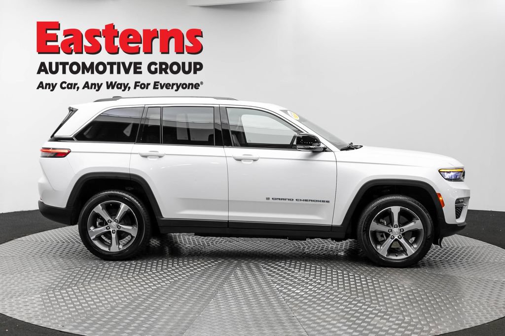Used 2023 Jeep Grand Cherokee 4WD 4xe image 5