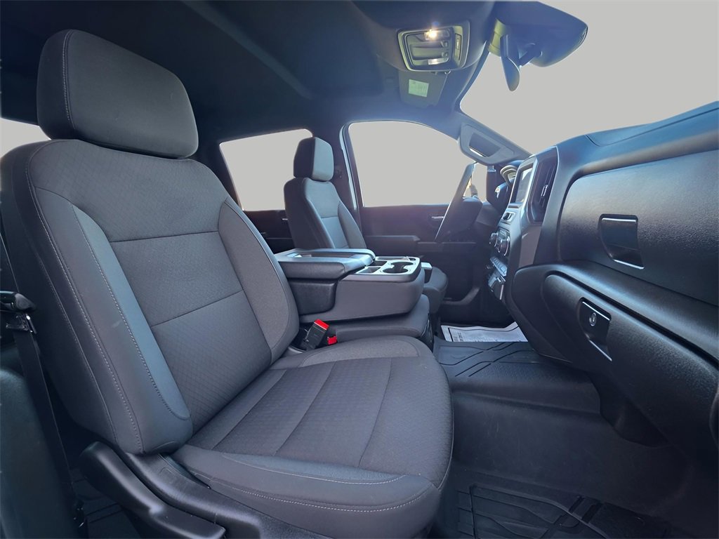 Used 2025 Chevrolet Silverado 2500 Custom w/ Custom Value Package image 12