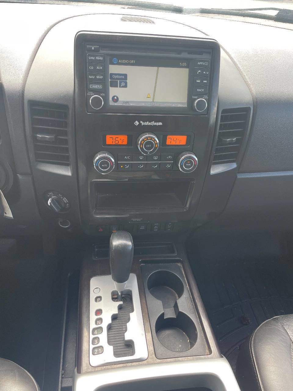 Used 2015 Nissan Titan SL AWD/4WD image 12