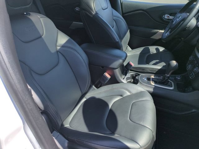 Used 2018 Jeep Cherokee Limited AWD/4WD image 34