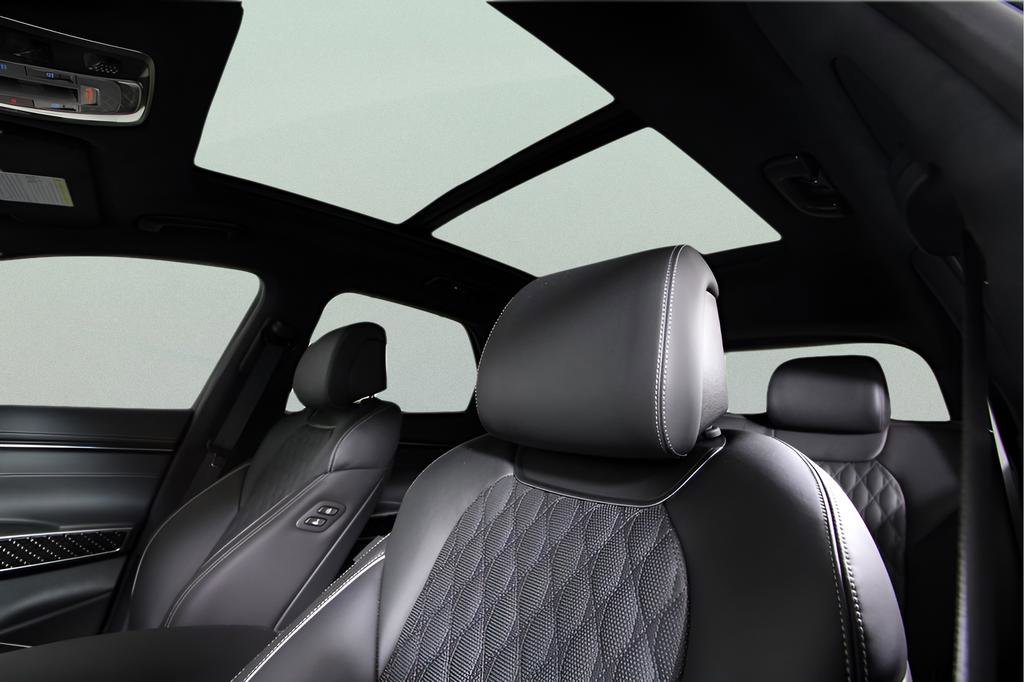 Used 2025 Genesis GV70 3.5T Sport w/ Sport Prestige Package AWD/4WD image 14