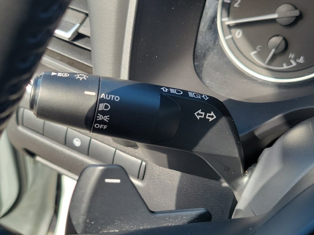 Used 2025 Nissan Rogue SV AWD/4WD image 27