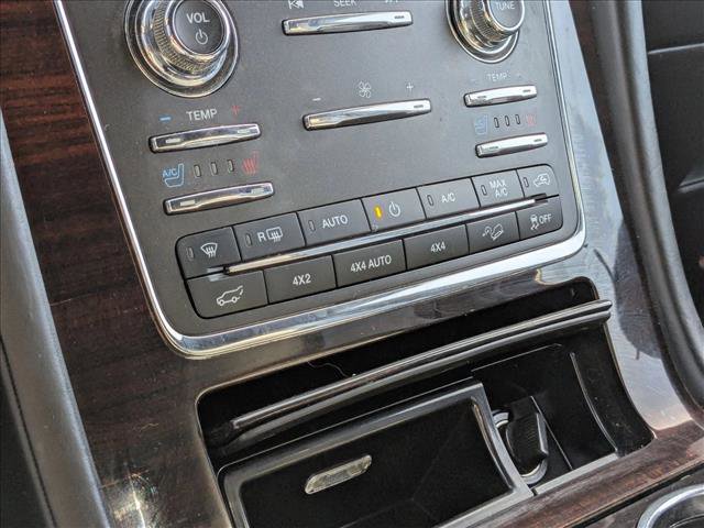 Used 2017 Lincoln Navigator Reserve image 12