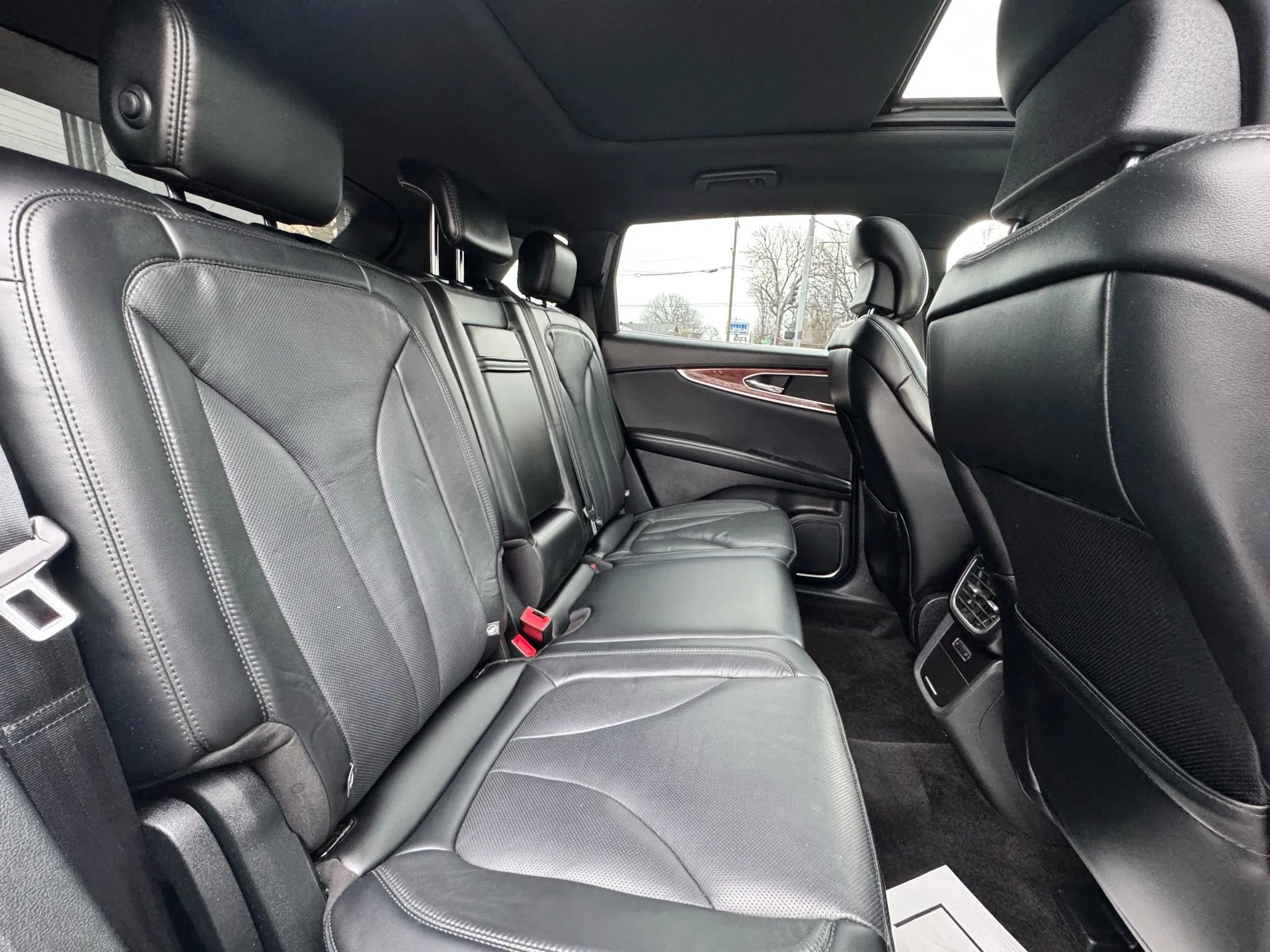 Used 2018 Lincoln MKX Reserve w/ Lincoln MKX Climate Package image 22