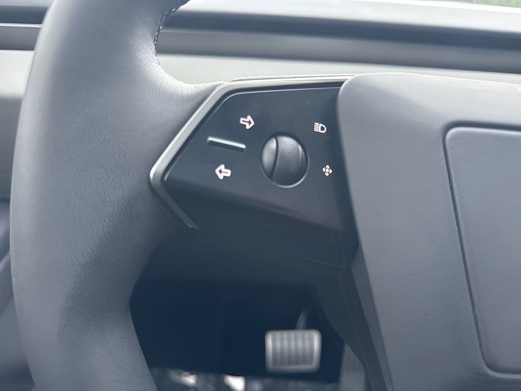 Used 2024 Tesla Cybertruck AWD Crew Cab image 17