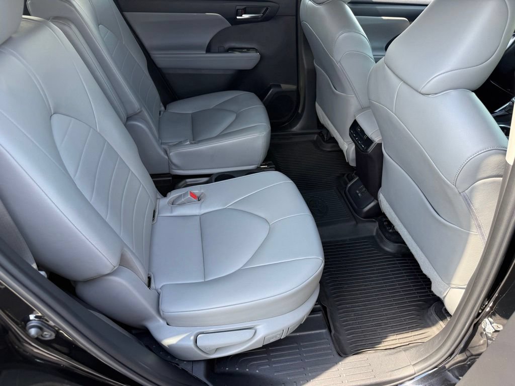 Used 2022 Toyota Highlander XLE AWD/4WD image 41