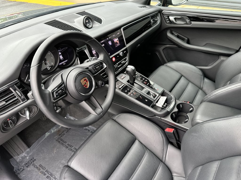 Certified 2023 Porsche Macan S AWD/4WD image 4