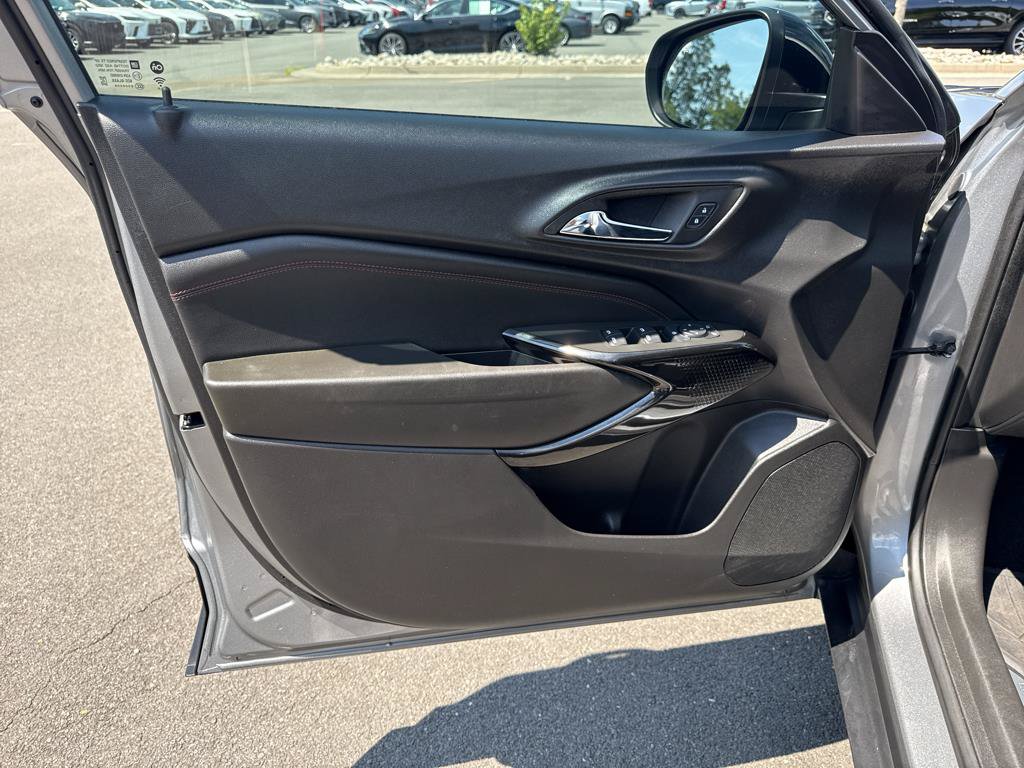 Used 2024 Chevrolet Trax RS w/ Sunroof Package FWD image 17