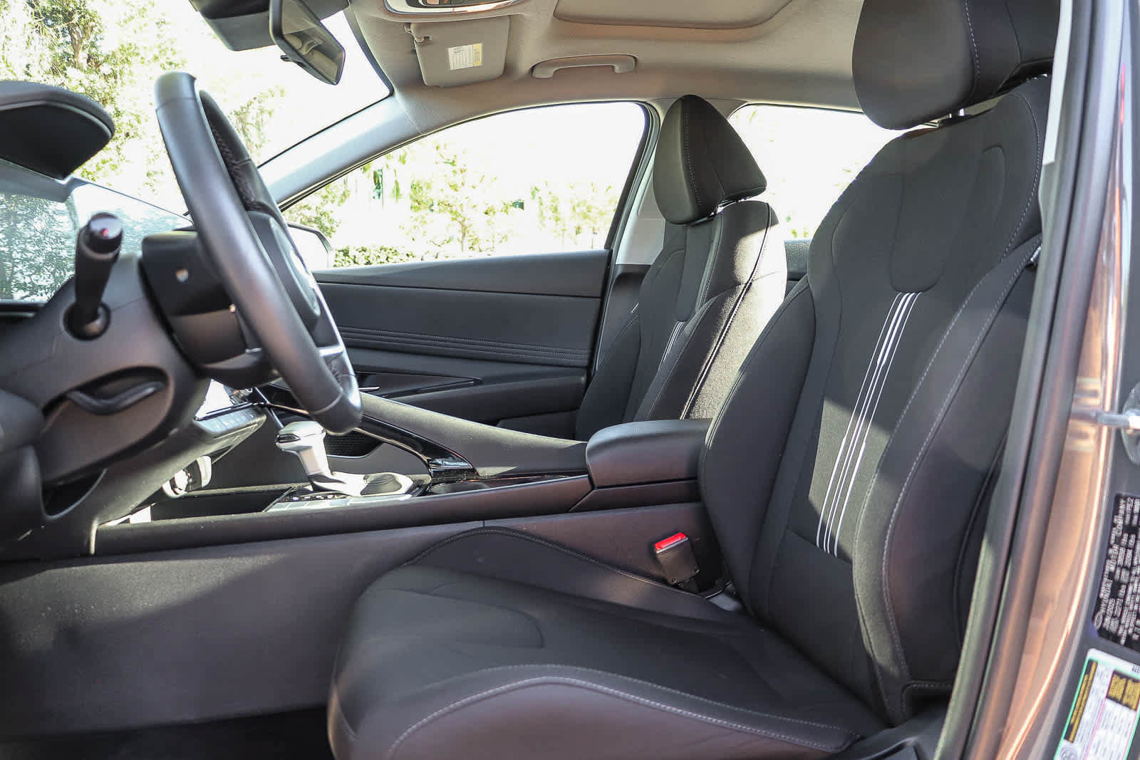 Certified 2025 Hyundai Elantra SEL FWD image 18