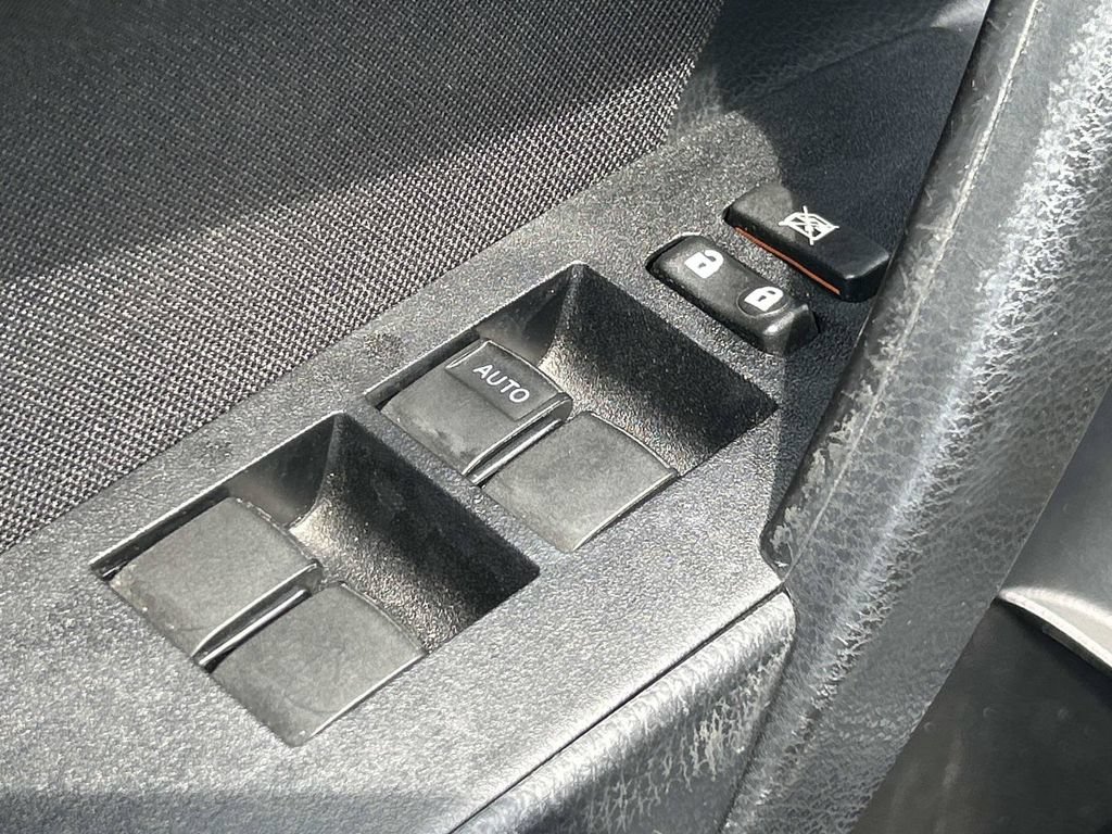 Used 2018 Toyota Corolla LE FWD image 18