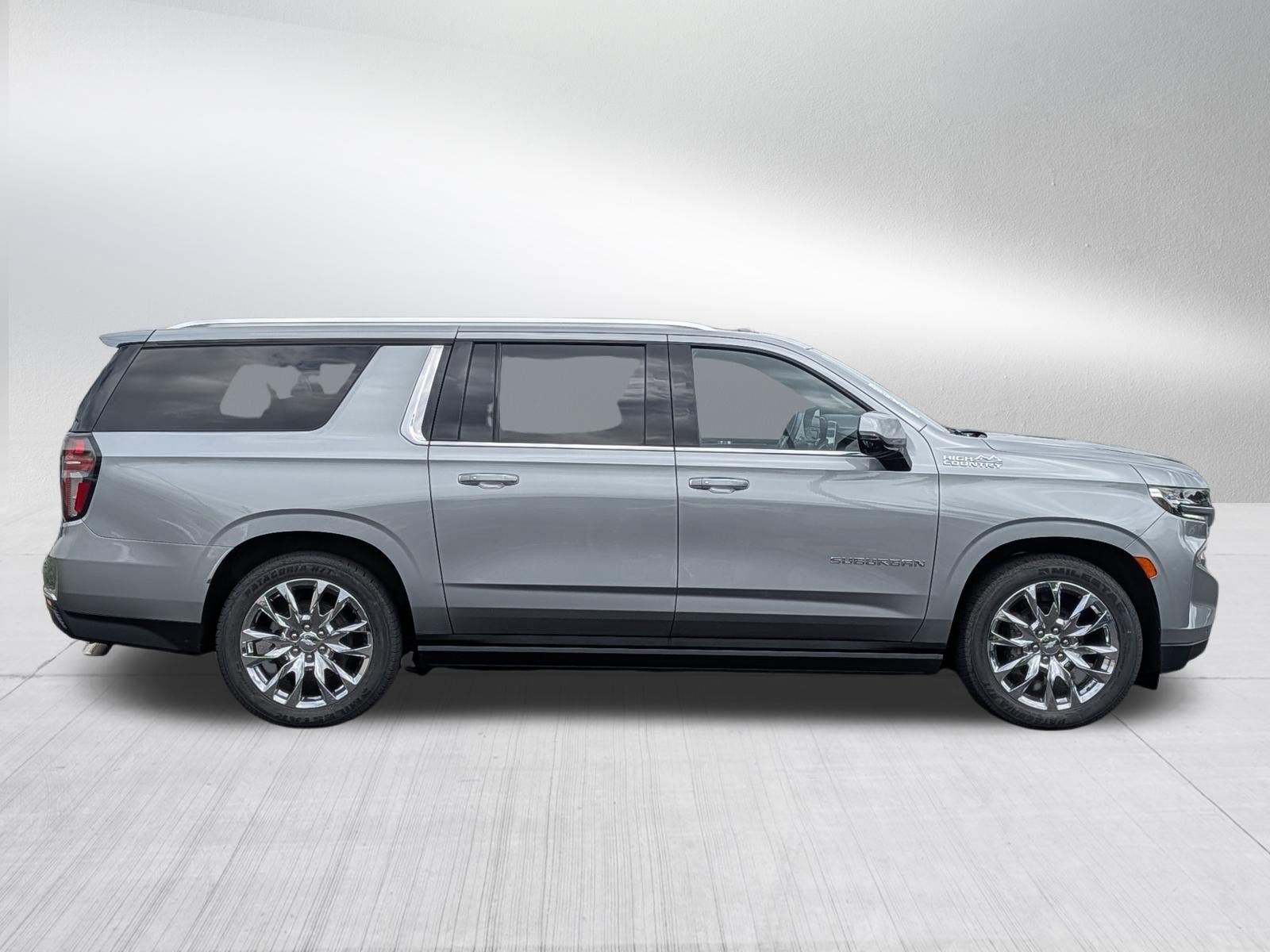 Used 2023 Chevrolet Suburban High Country w/ LPO, Illumination Package AWD/4WD image 8