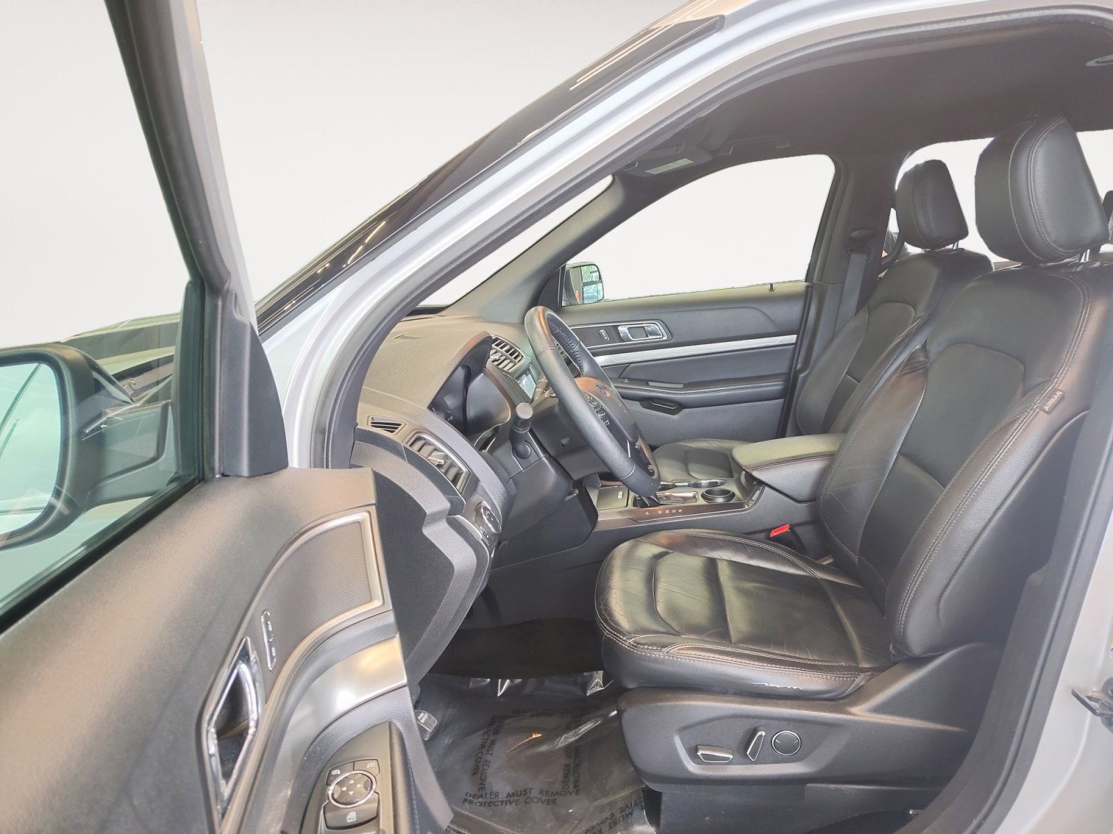 Used 2018 Ford Explorer XLT w/ Equipment Group 202A image 24