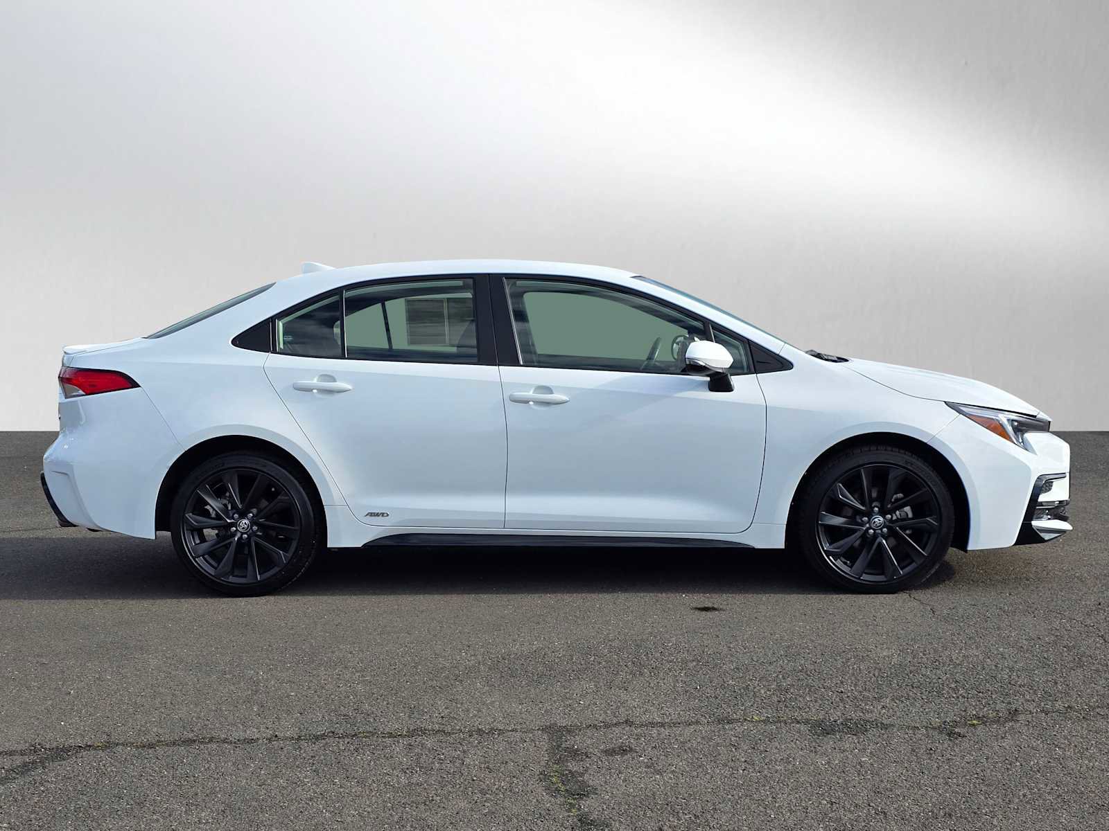 Certified 2024 Toyota Corolla SE image 2