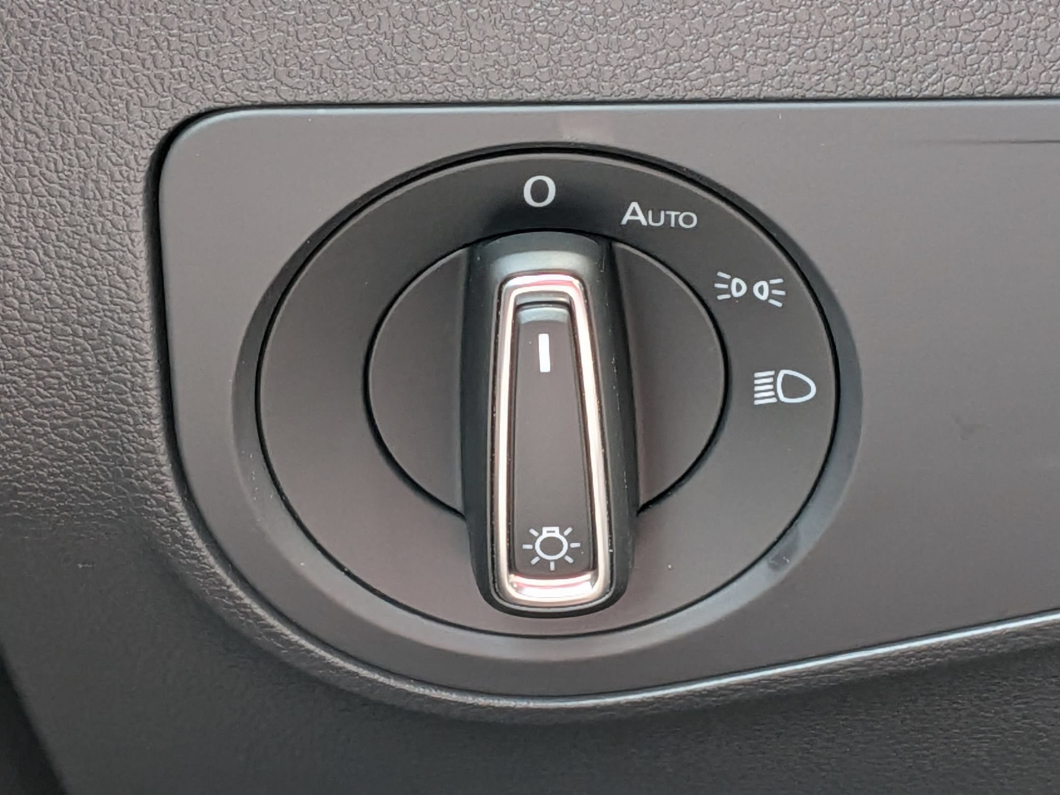 Used 2024 Volkswagen Tiguan SE FWD image 17