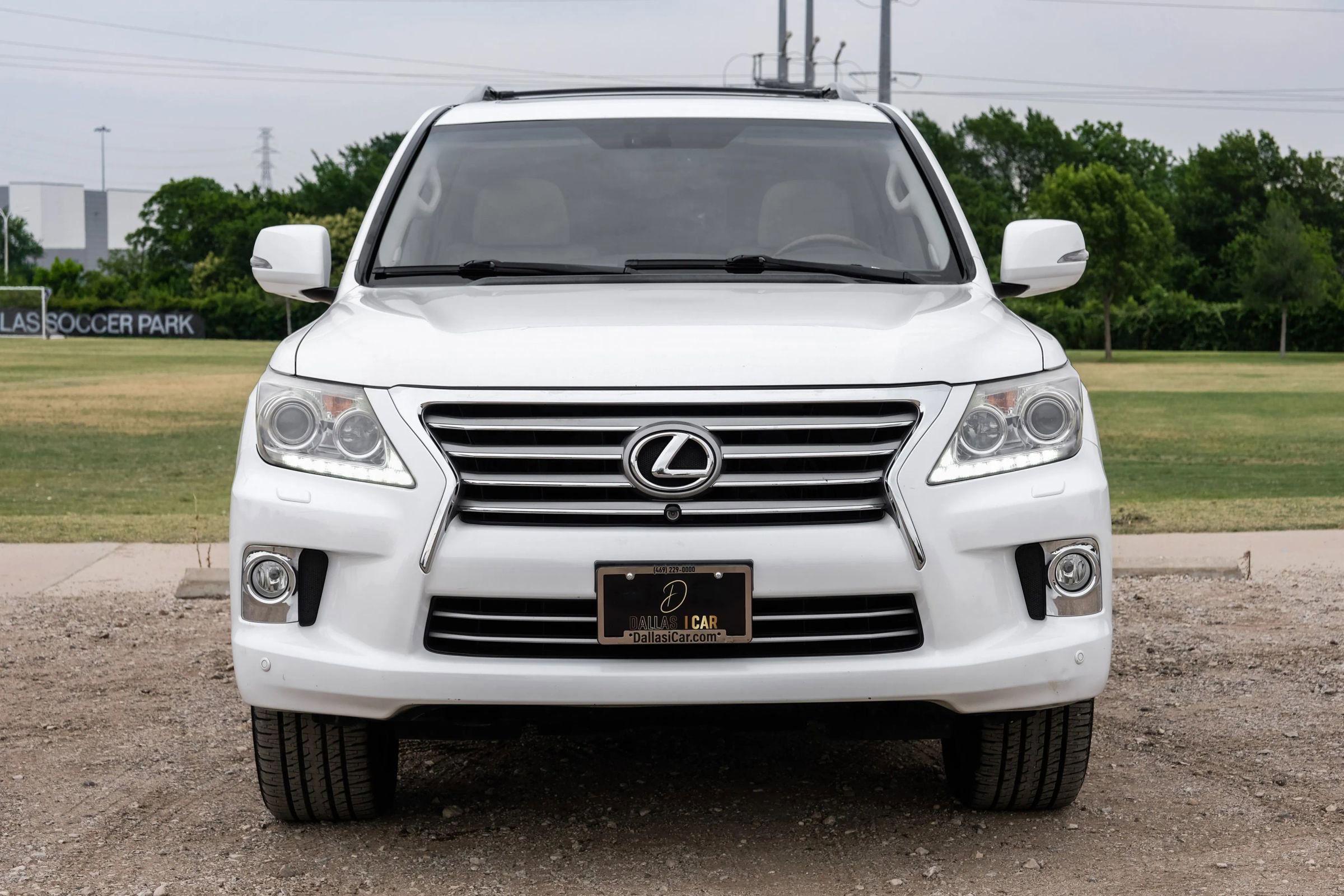 Used 2013 Lexus LX 570 4WD w/ Luxury Pkg image 7