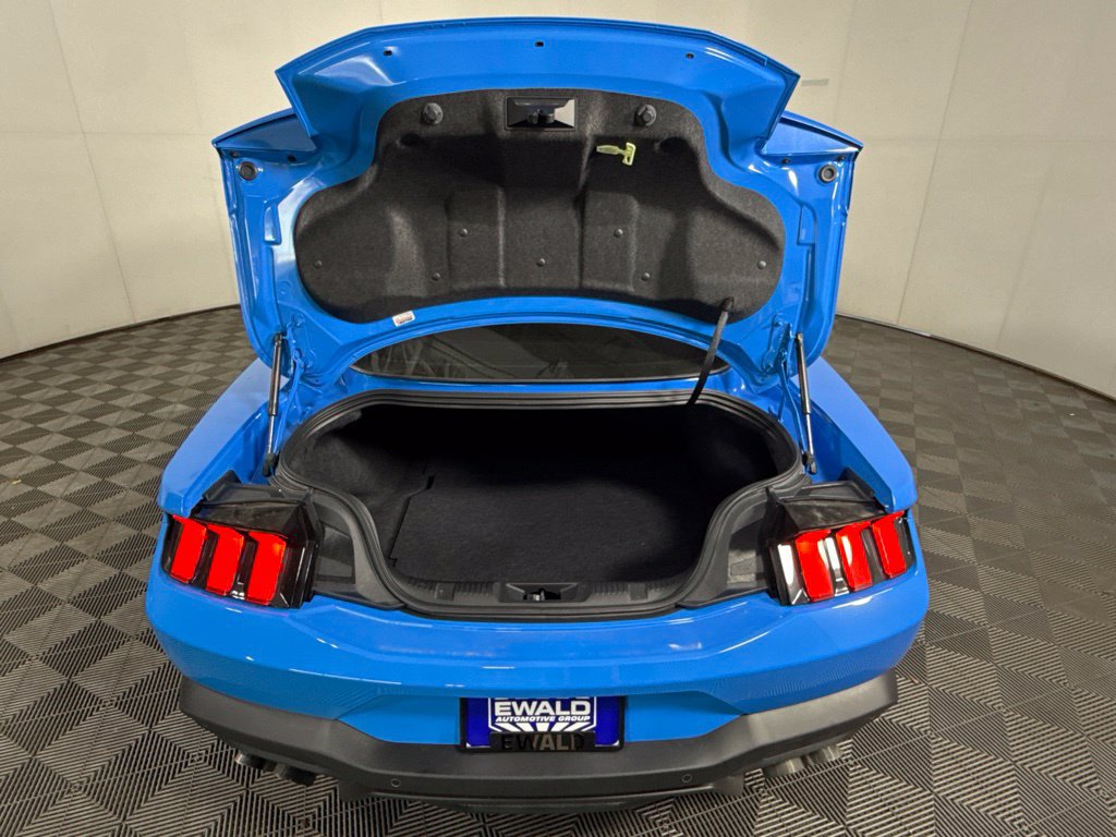 Used 2025 Ford Mustang GT RWD image 9