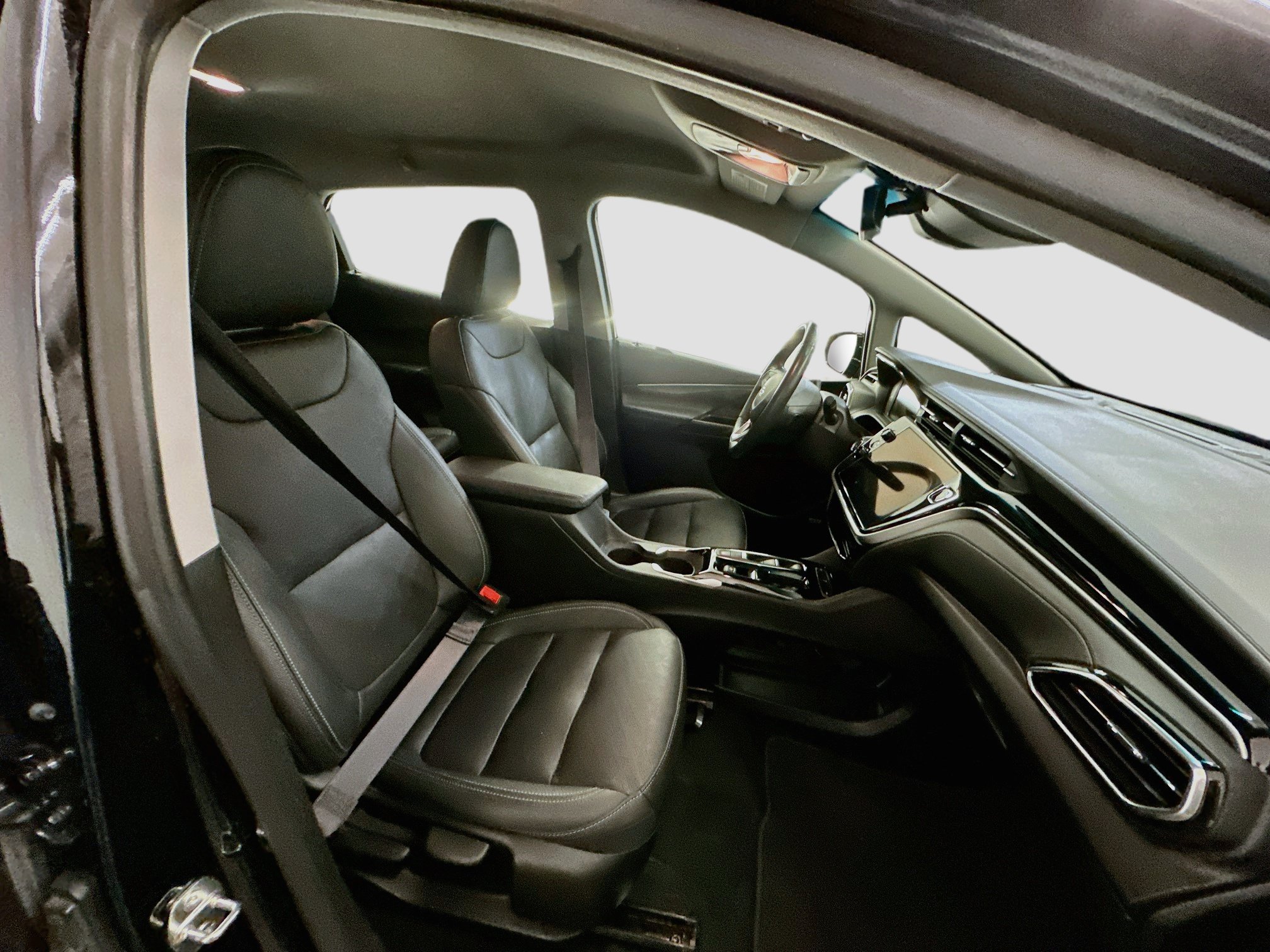 Used 2023 Chevrolet Bolt LT w/ Infotainment Package FWD image 32