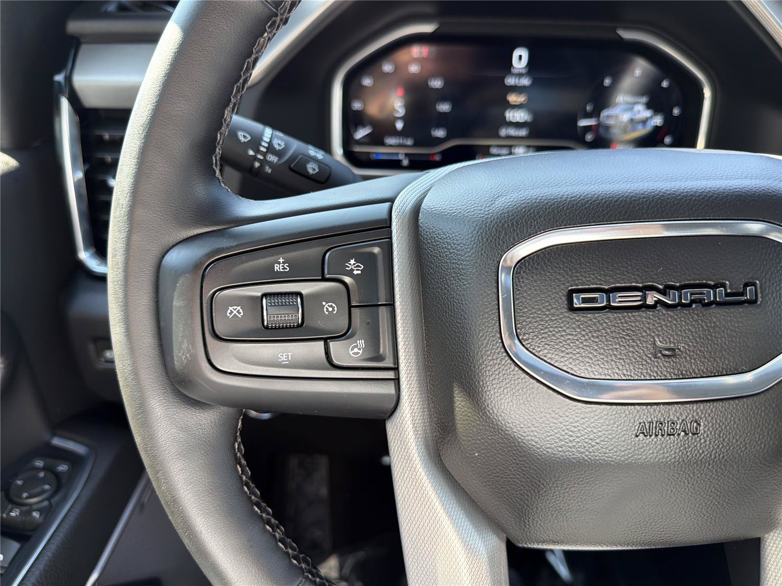 Used 2024 GMC Sierra 2500 Denali w/ Denali Reserve Package AWD/4WD image 19