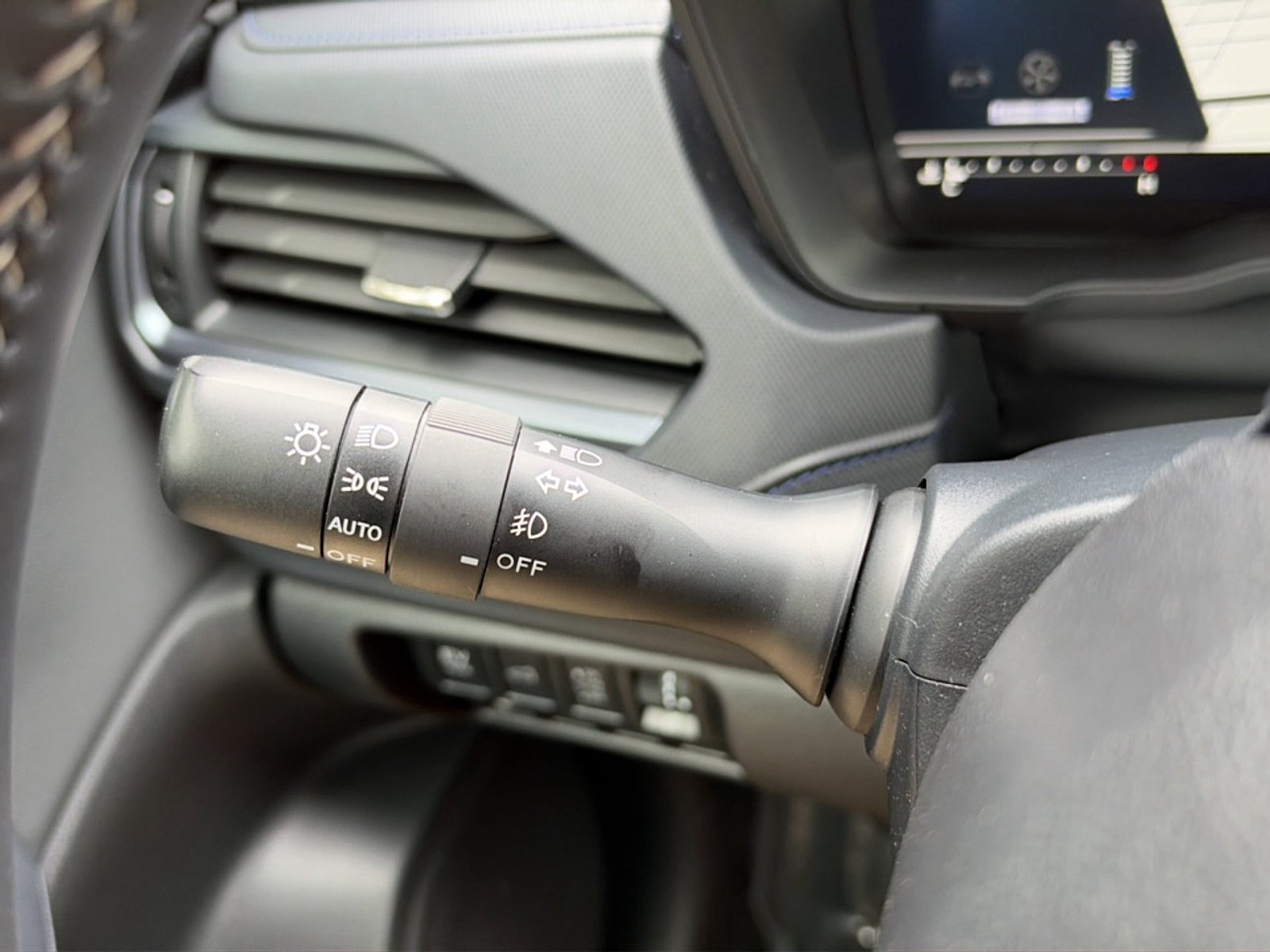 Certified 2025 Subaru Forester Limited AWD/4WD image 31