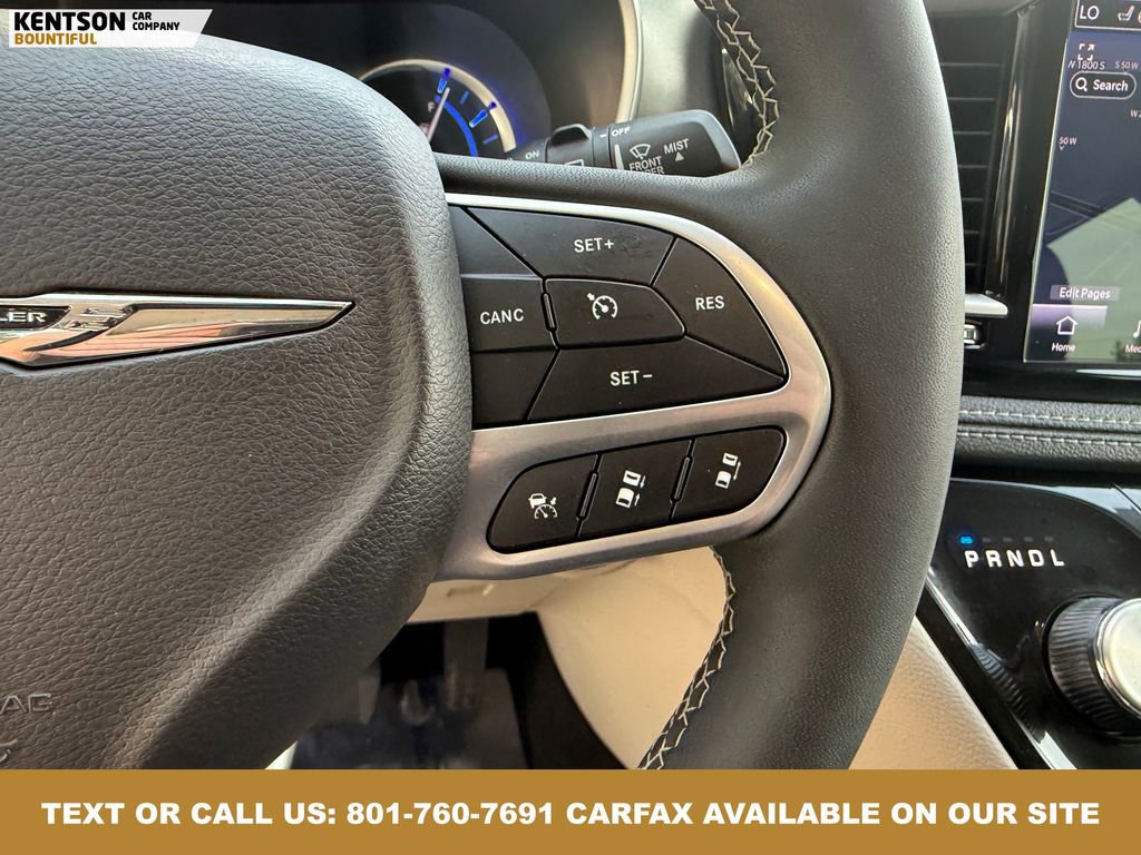 Used 2024 Chrysler Pacifica Select image 18