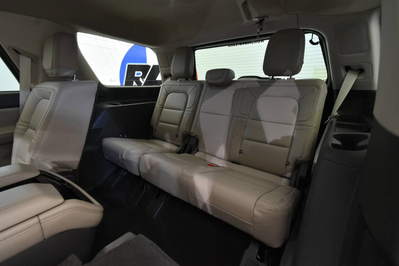 Used 2022 Lincoln Navigator Reserve image 16