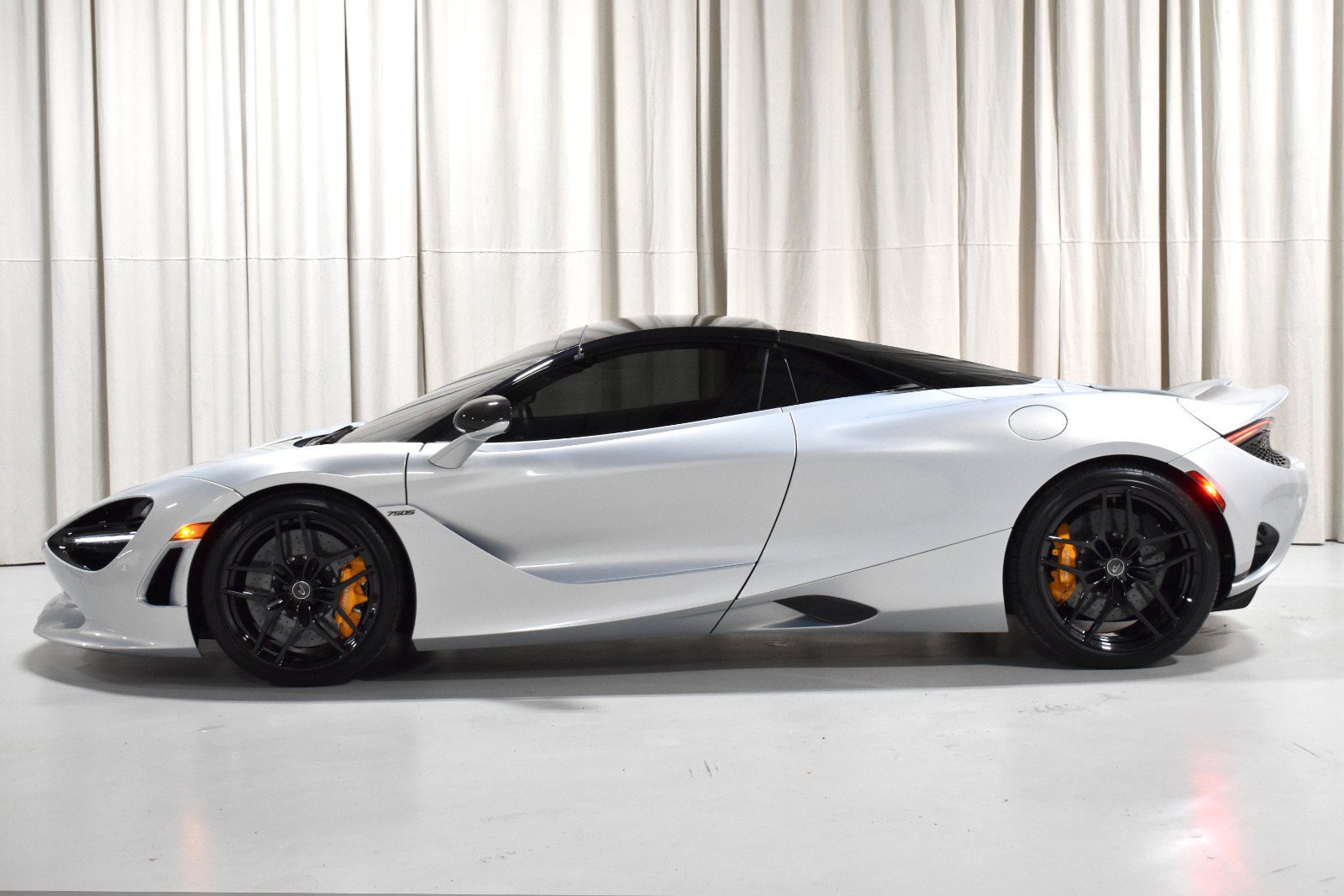Used 2025 McLaren 750S Spider RWD image 8