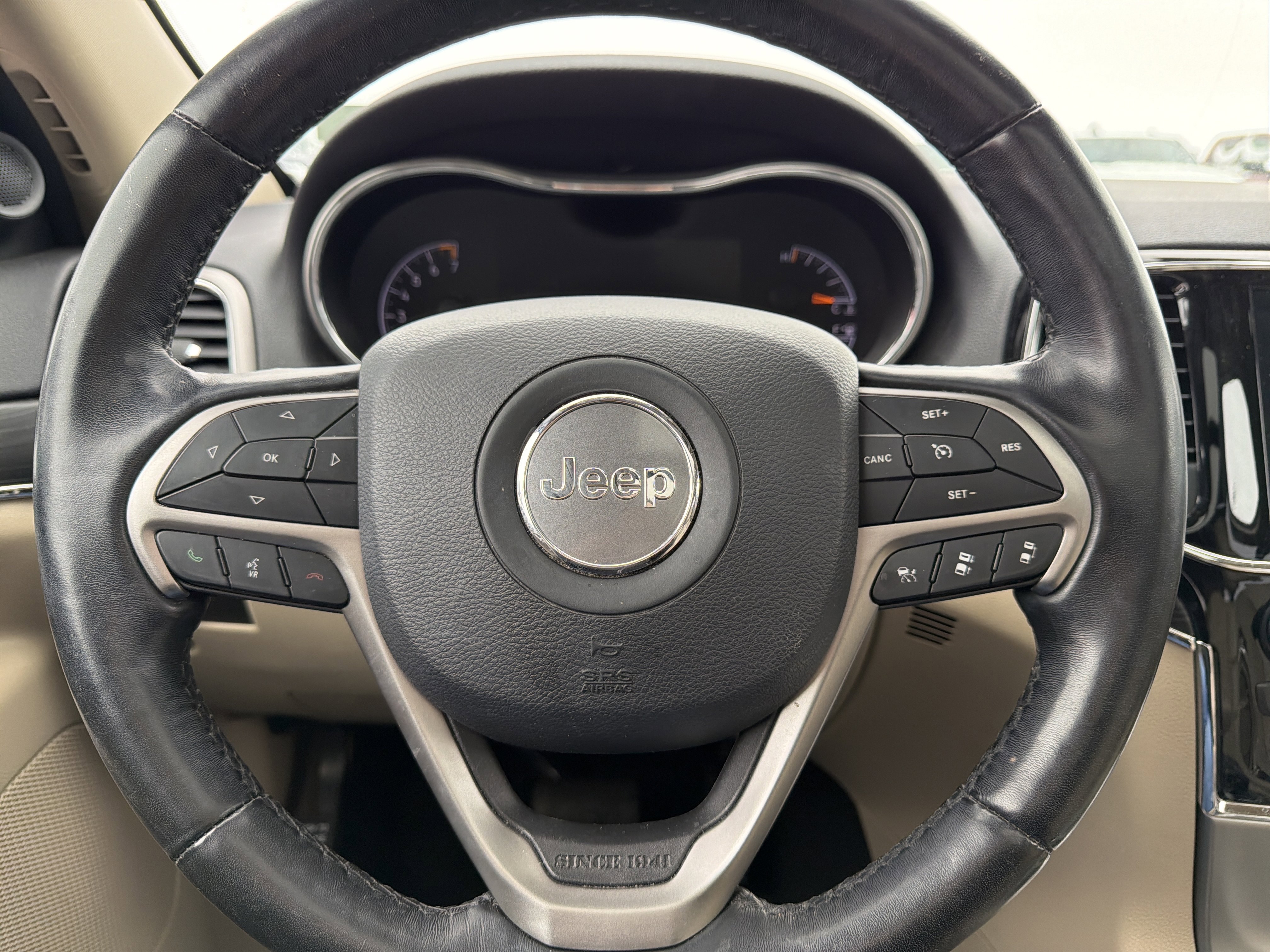 Used 2020 Jeep Grand Cherokee Limited w/ Luxury Group II image 12