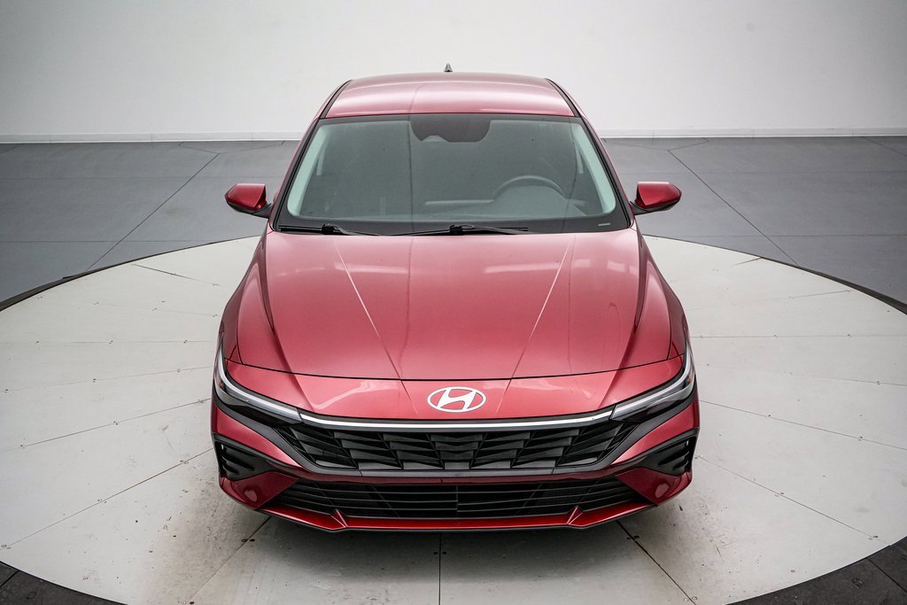 Used 2025 Hyundai Elantra SE image 9