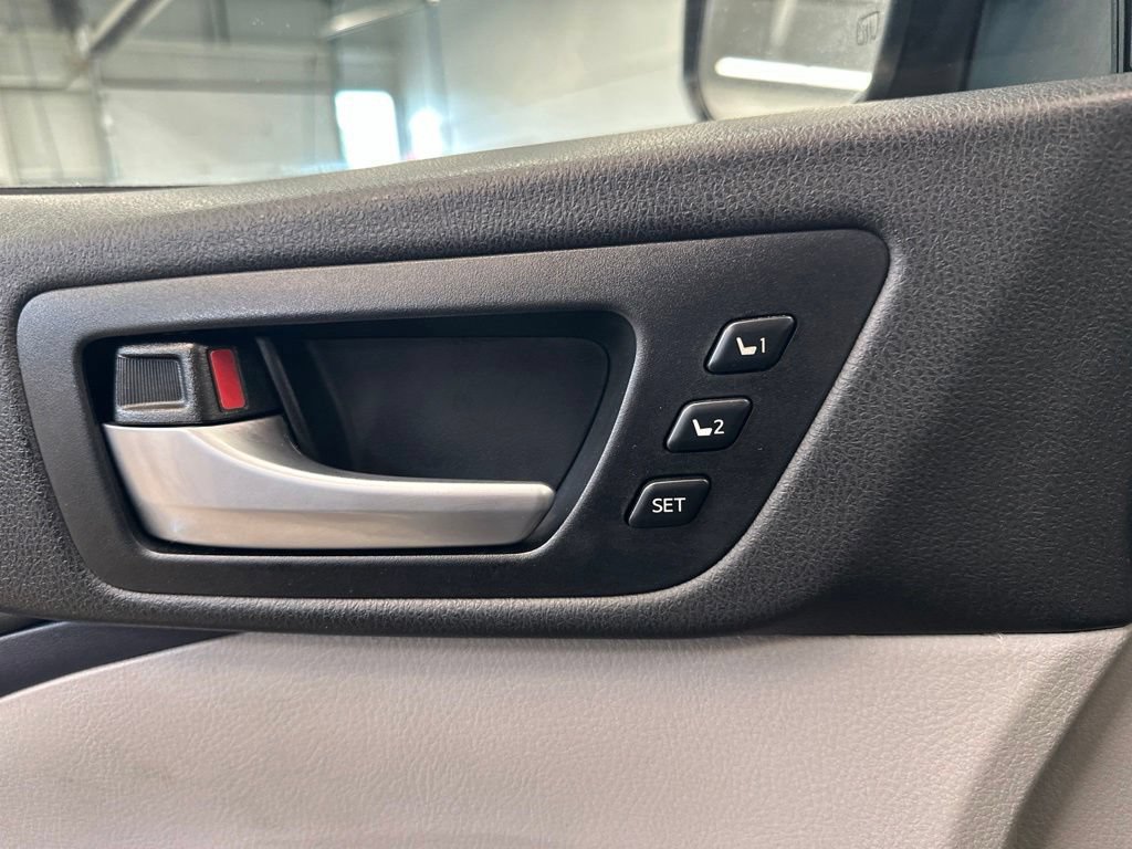 Used 2019 Toyota Highlander Limited Platinum w/ Carpet Mat Package (TMS) AWD/4WD image 22