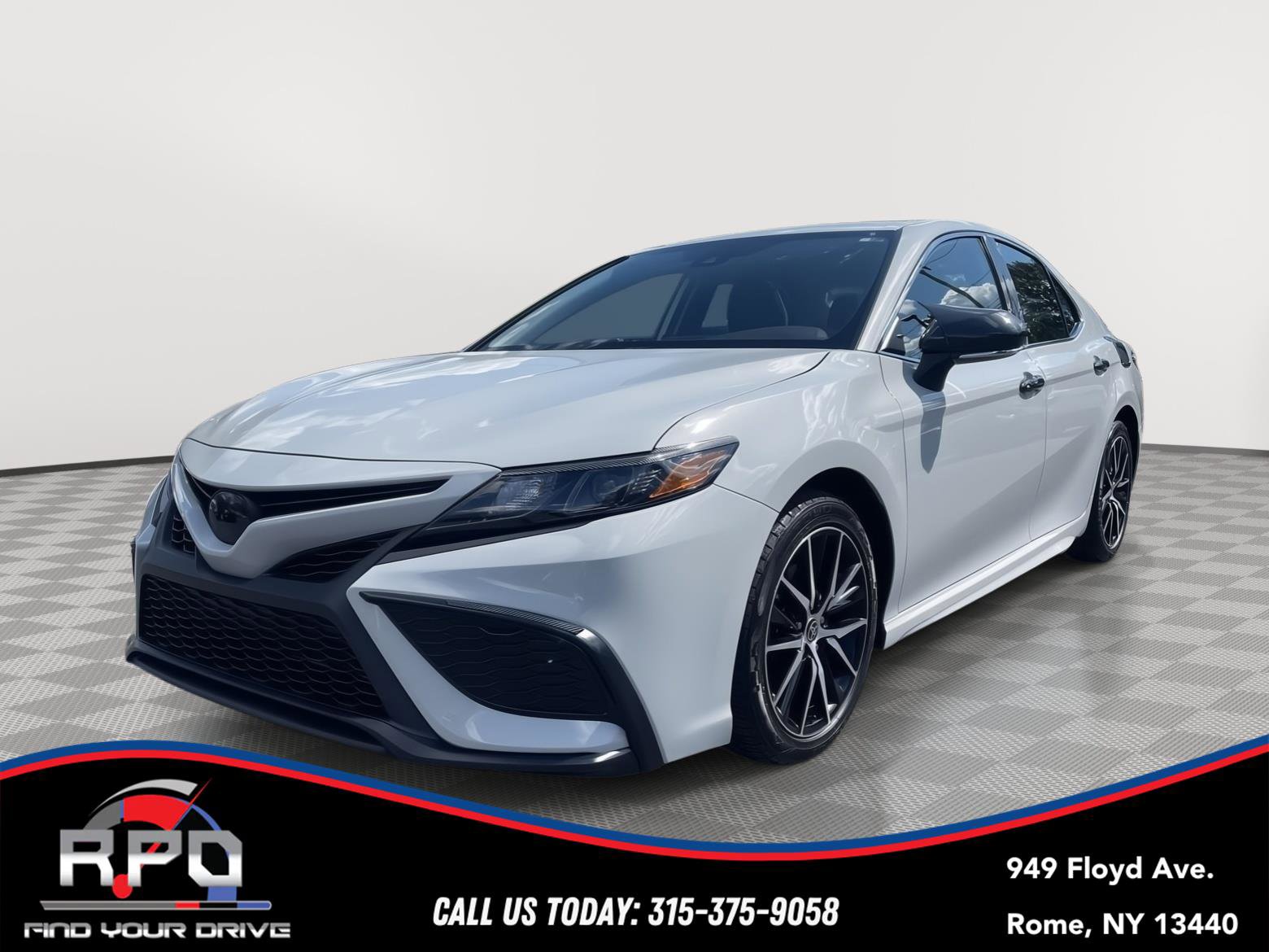Used 2023 Toyota Camry SE image 1