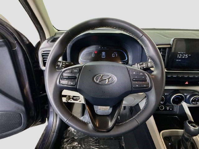 Used 2024 Hyundai Venue Limited FWD image 12